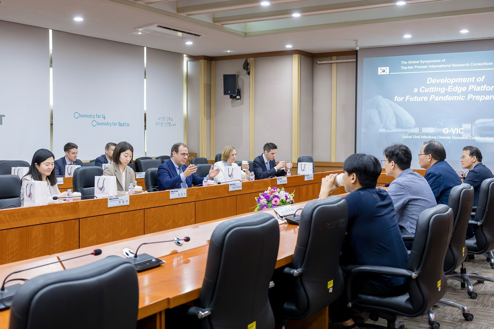 Visit of the Deputy Prime Minister of Belgium to KRICT (Briefing on the KRICT-Rega Joint Research Project)